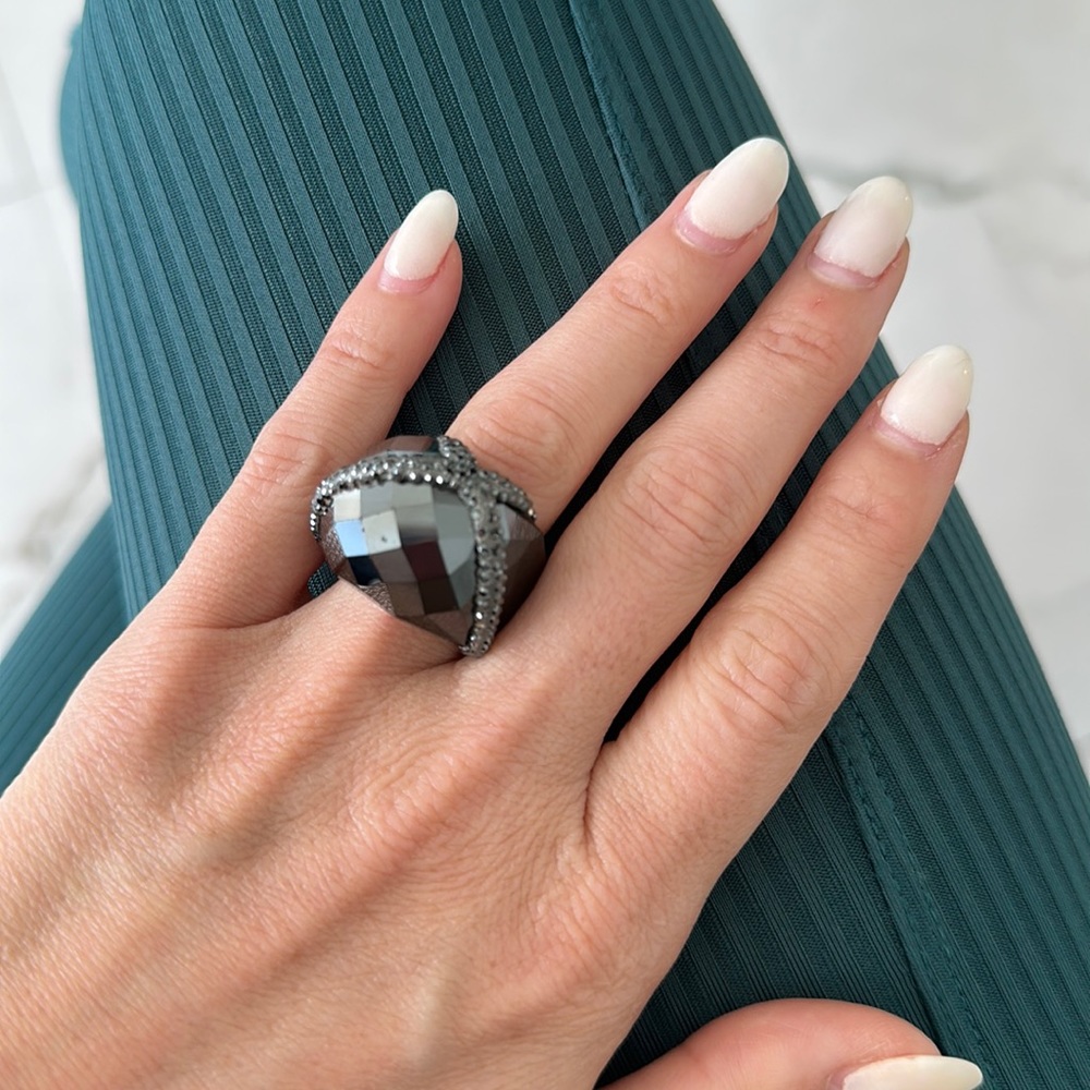 Rare Nirvana Swarovski ring with Crystals